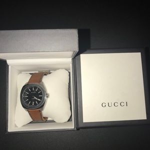 Gucci YA142207 GG2570 S.S. and leather men's watch